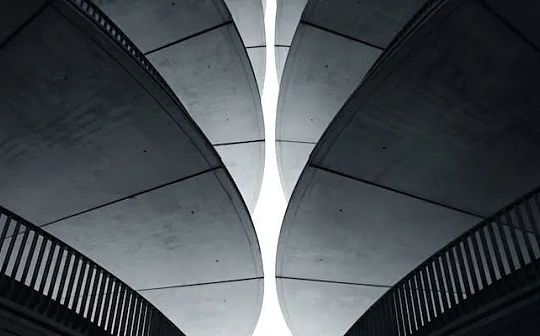 通过治理超结构实现DAO永久运行