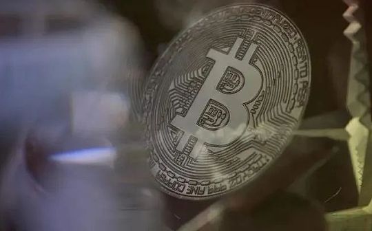 灰度何以跌下神坛？