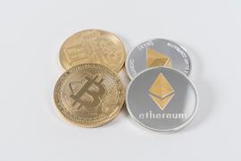 EOS大涨64%ETH再创新高4281，BTC调整结束将再领大牛行情，请耐心等待
