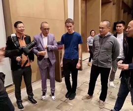 跨界大佬同框：“新兴”站C位，“古典”两边围