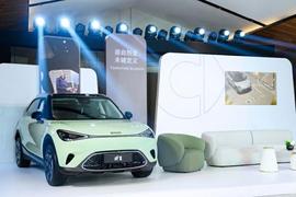 都市密友惊喜派对云端开启！smart公布全新三款纯电车型